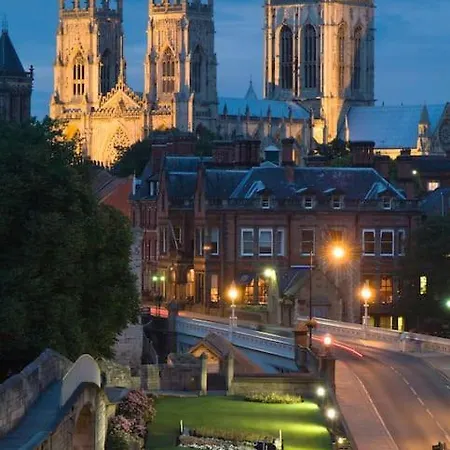 Apartment Aldwark View With Free Parking *