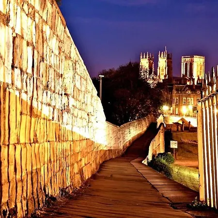 Aldwark View With Free Parking * York