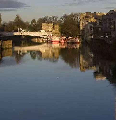 Aldwark View With Free Parking Lägenhet *