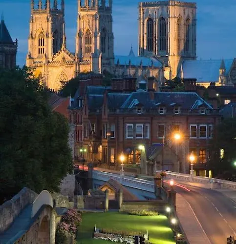 Lägenhet Aldwark View With Free Parking *